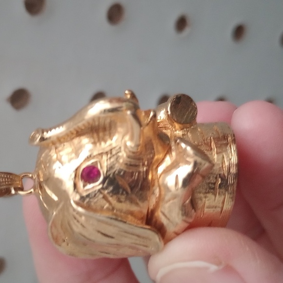 Elephant Locket With Chain - Picture 5 of 6